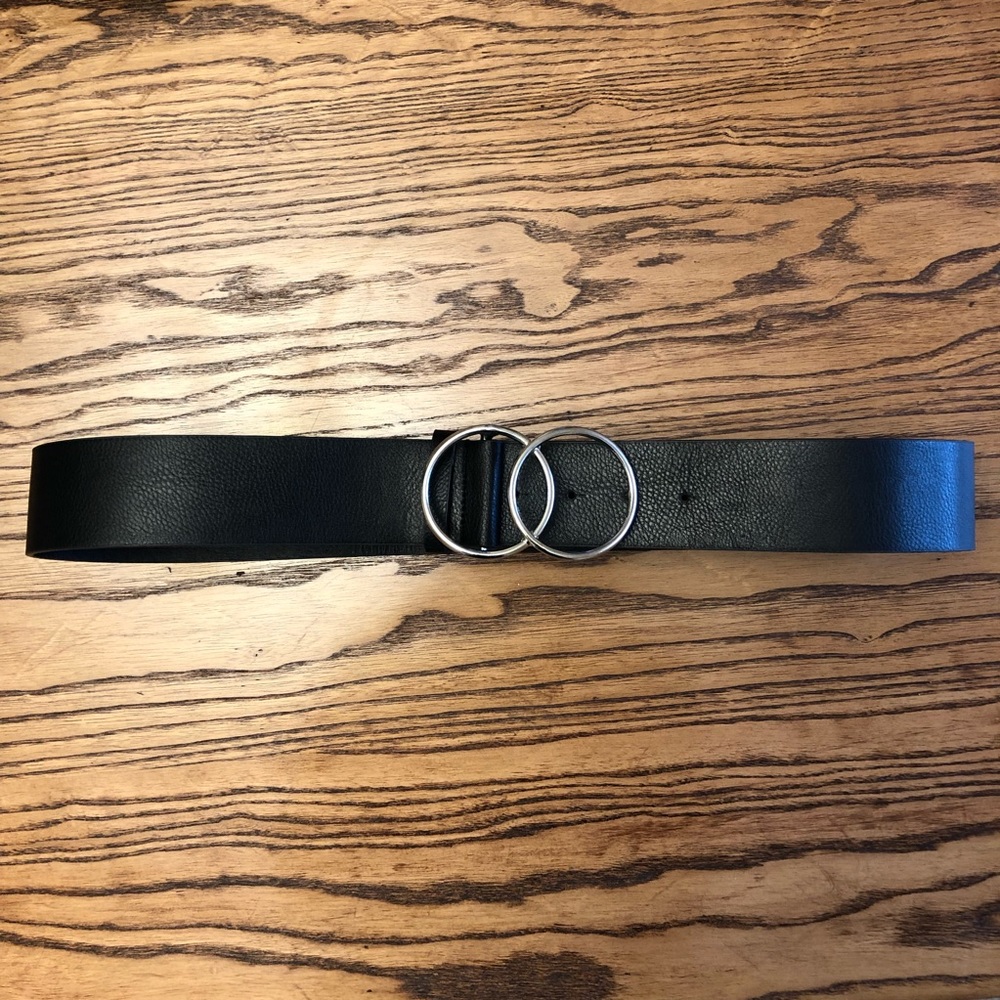 Lulu’s faux leather double ring belt NWOT
